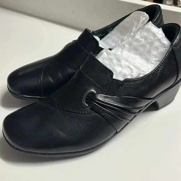 Earth Origin leather slip ons size 9.5 black leather pump short heels block heel - Picture 1 of 14